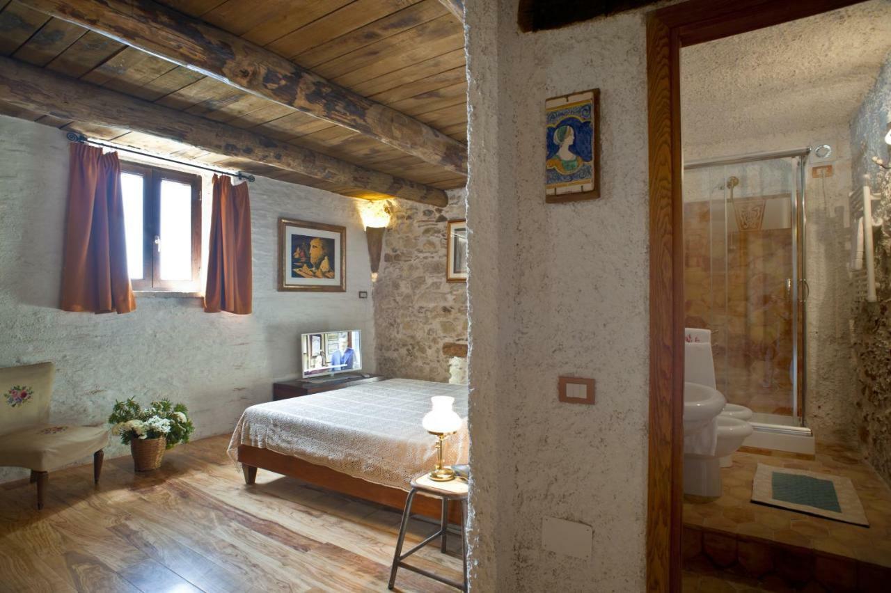 Отель Residenza D'Epoca Borgodifiume Фьюмефреддо-Бруцио Экстерьер фото